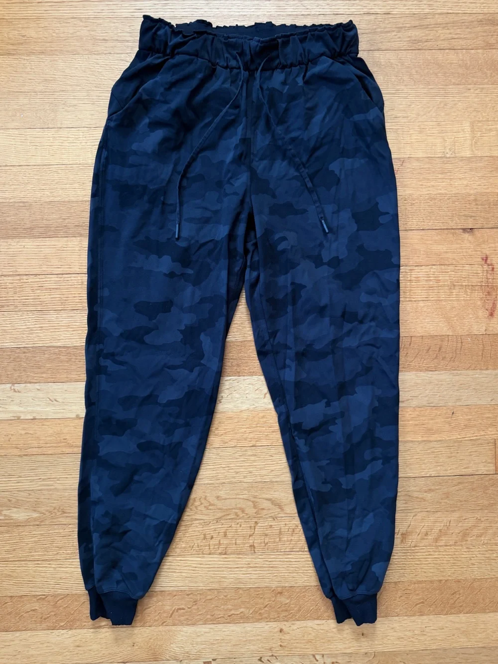 Lululemon On the Fly Jogger Pants in Heritage 365 Camo Deep Coal Multi